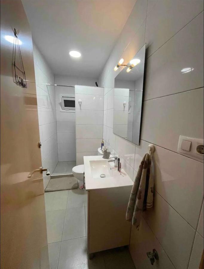 Cozy Room Next To El Prat Airport El Prat de Llobregat Exterior photo